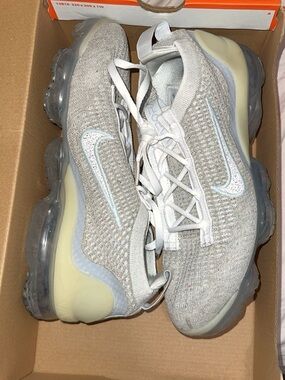 Nike VaporMax Flyknit Sneakers